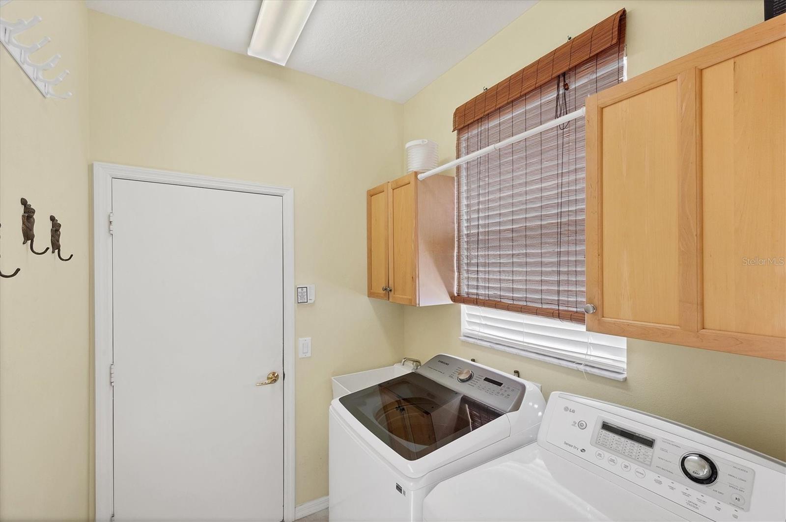 PELICAN POINTE GOLF & COUNTRY CLUB - Residential