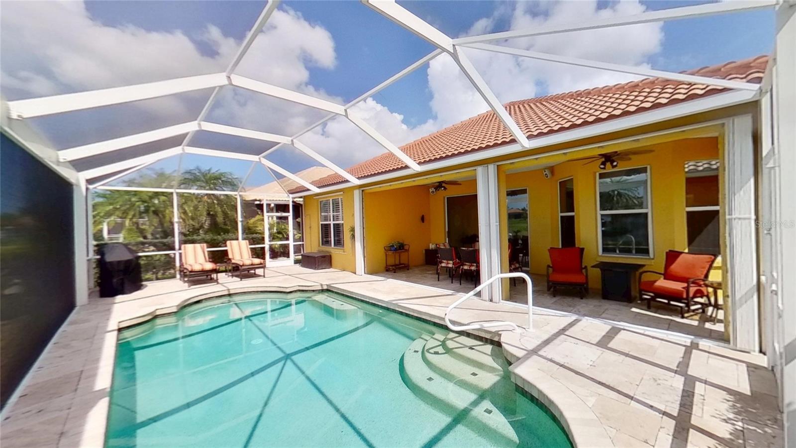PELICAN POINTE GOLF & COUNTRY CLUB - Residential