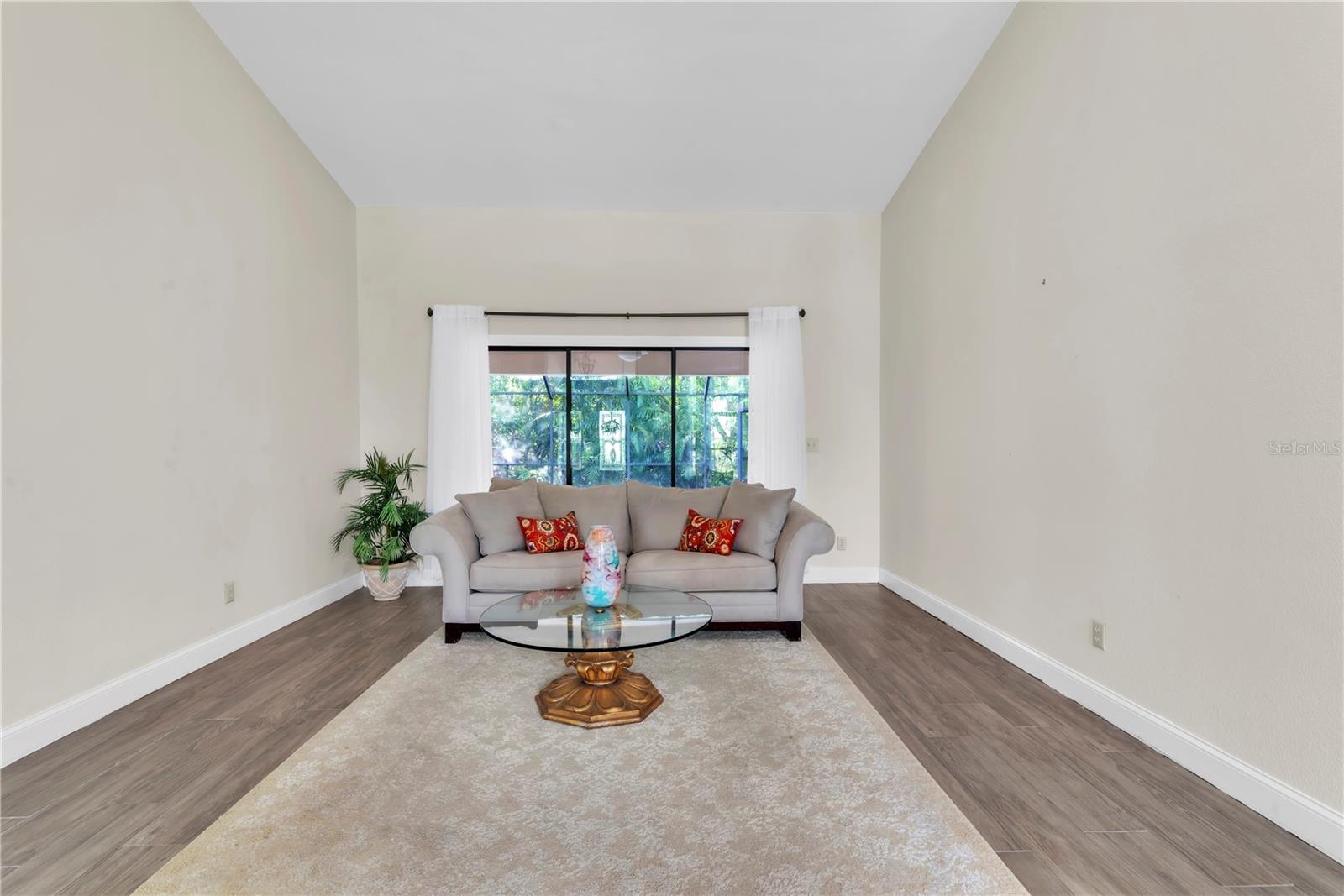 910 KINGSCOTE COURT