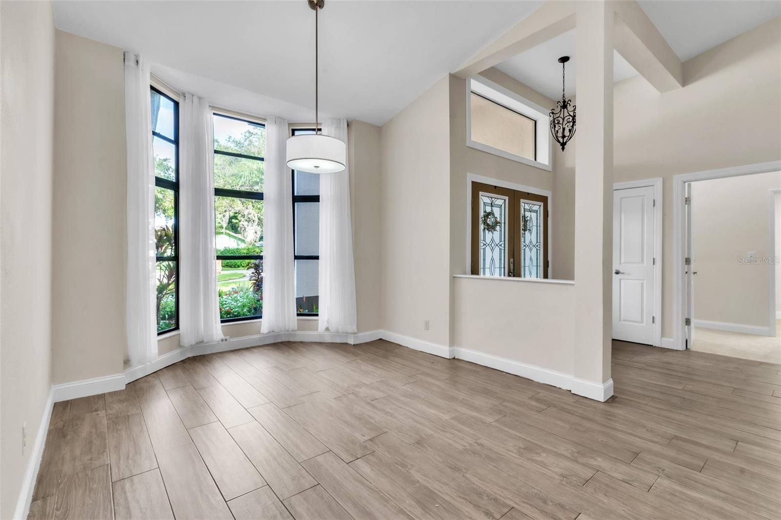 910 KINGSCOTE COURT