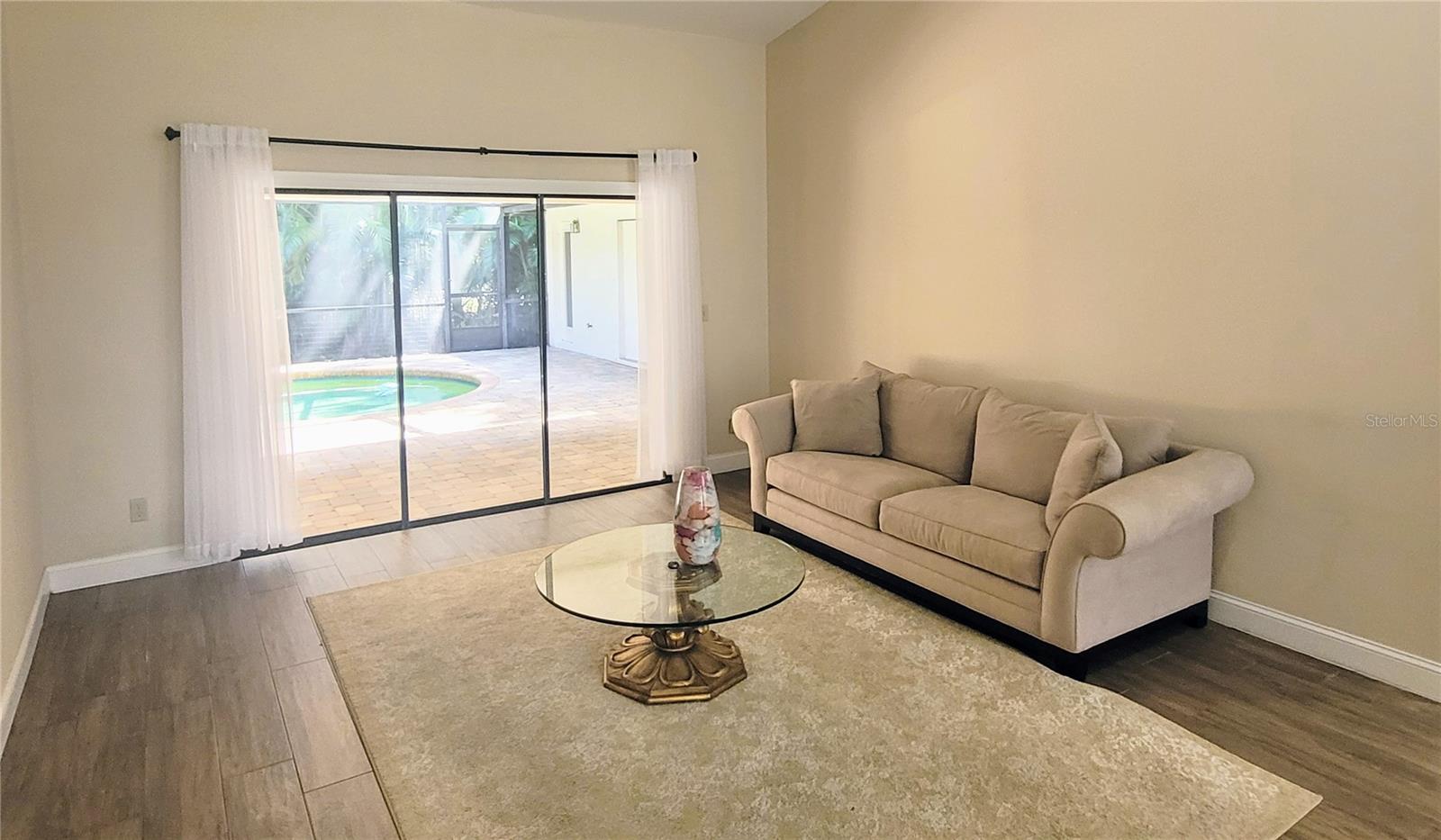 910 KINGSCOTE COURT