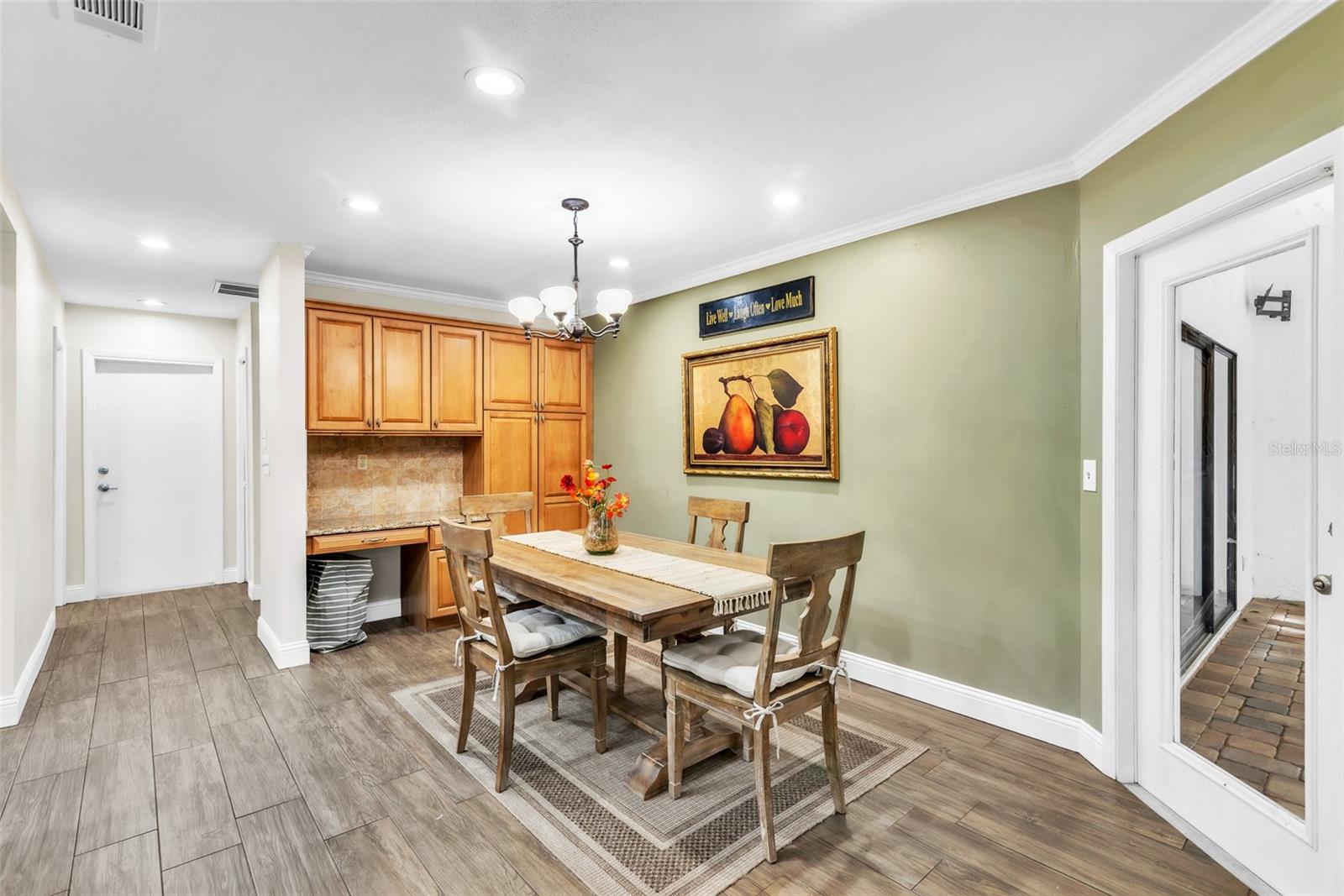 910 KINGSCOTE COURT