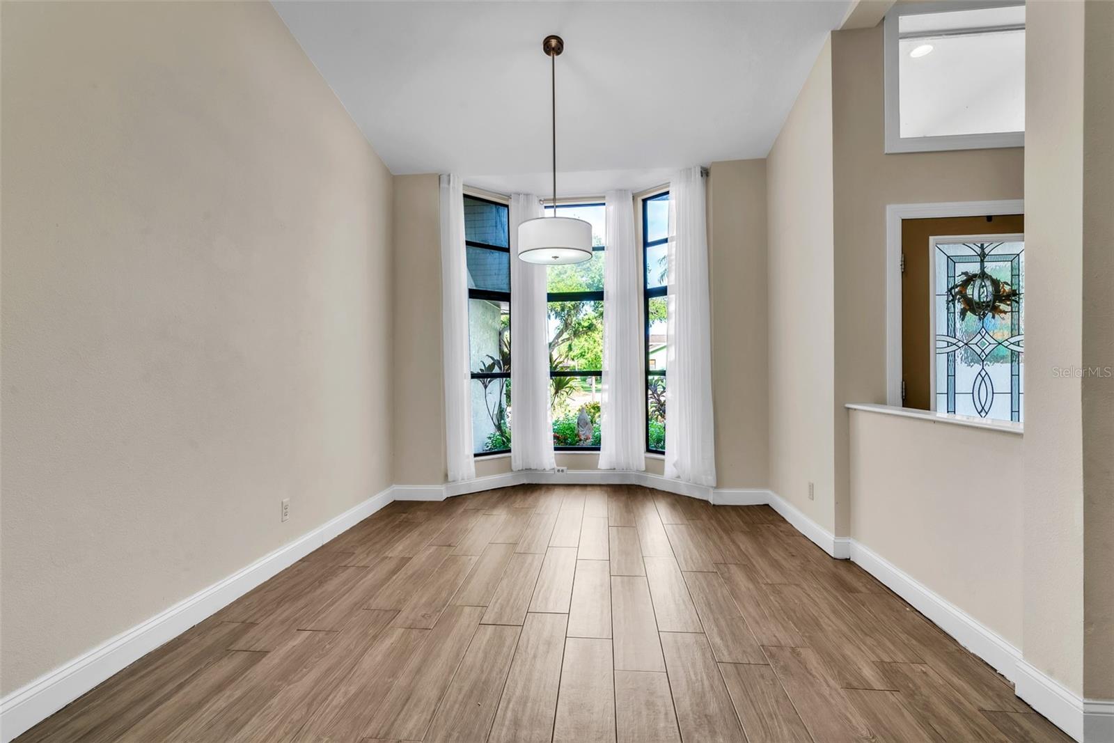 910 KINGSCOTE COURT