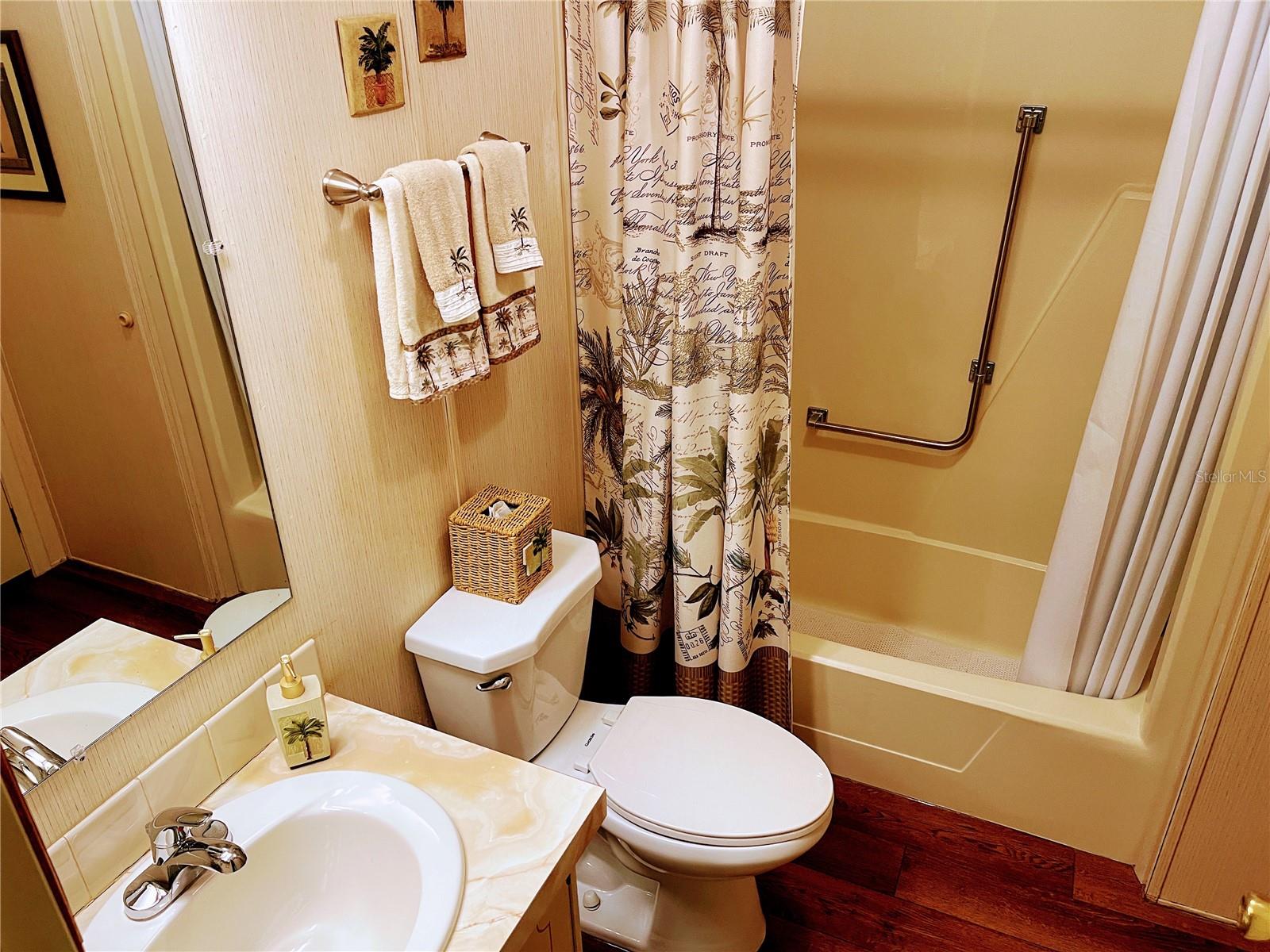 COUNTRY CLUB ESTATES - Residential