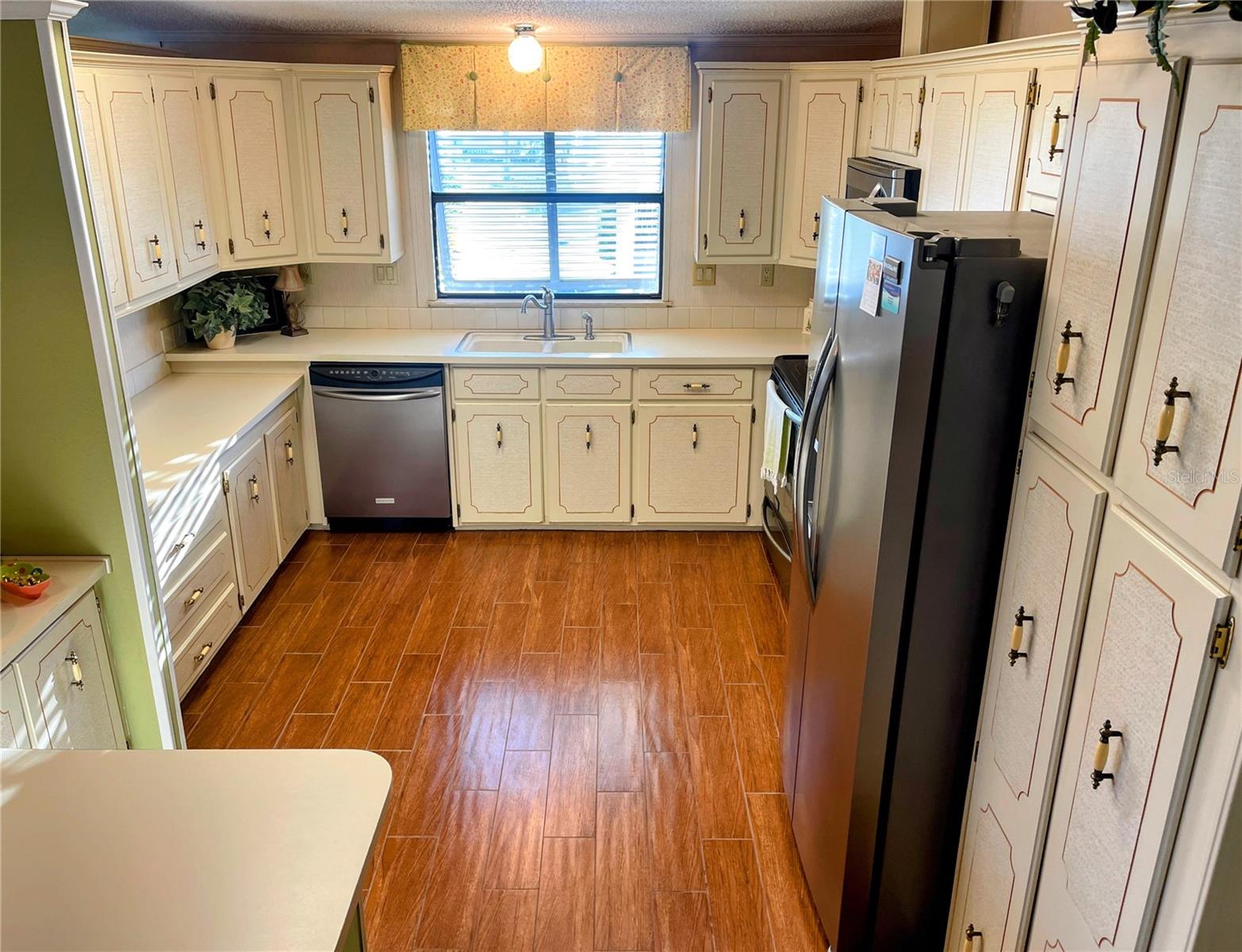 COUNTRY CLUB ESTATES - Residential