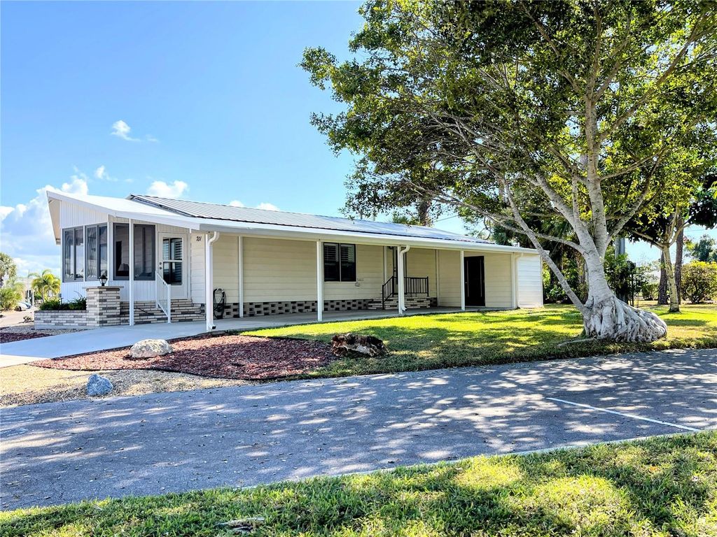 Photo of 701 S Green Circle, Venice, FL 34285 (MLS # N6141524)