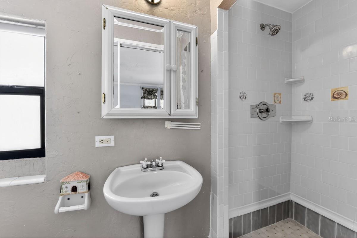 VENEZIA PARK SEC OF VENICE - Residential