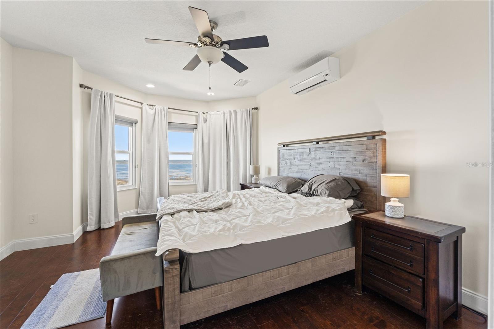 HARBORPOINTE - Residential