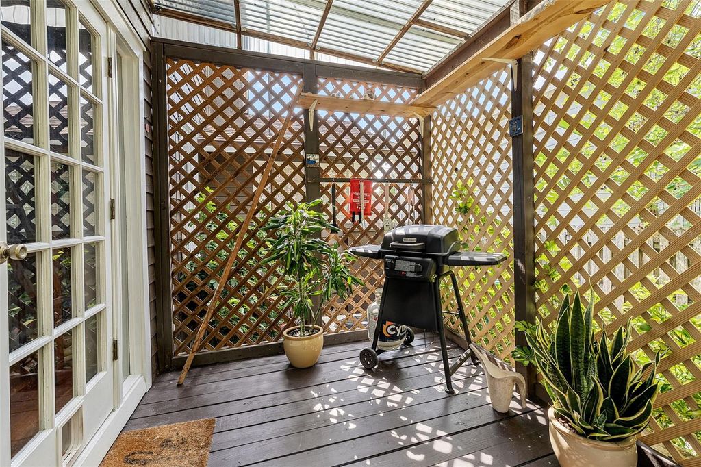 Photo of 110 N Brown Avenue, Orlando, FL 32801 (MLS # O6388981)