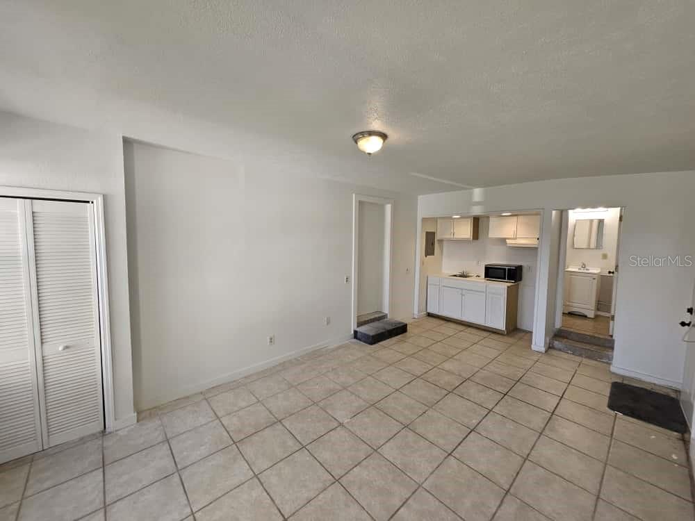 AZALEA PK SEC TWENTY-SIX - Residential Lease