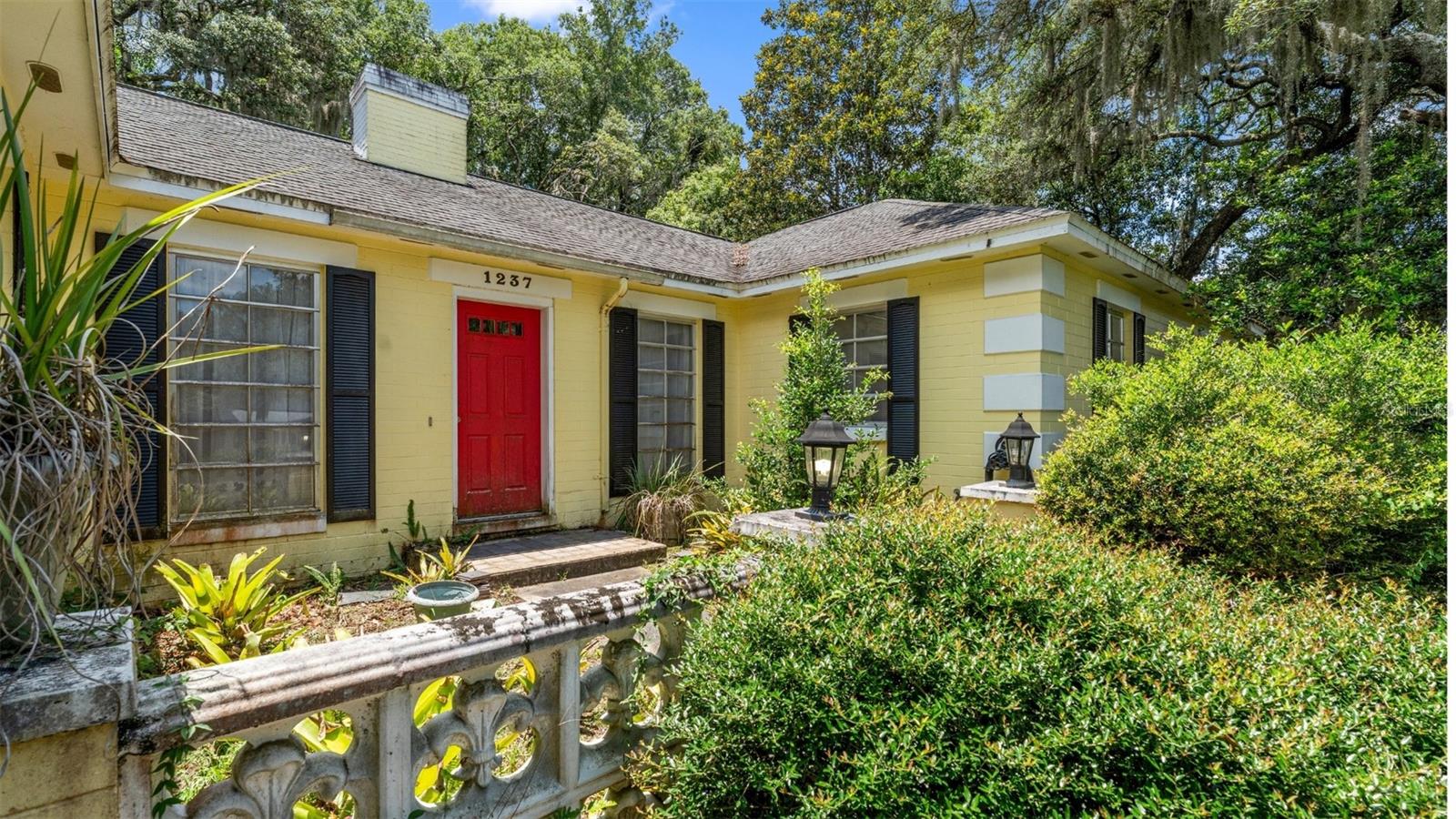 1237 CARDINAL LANE