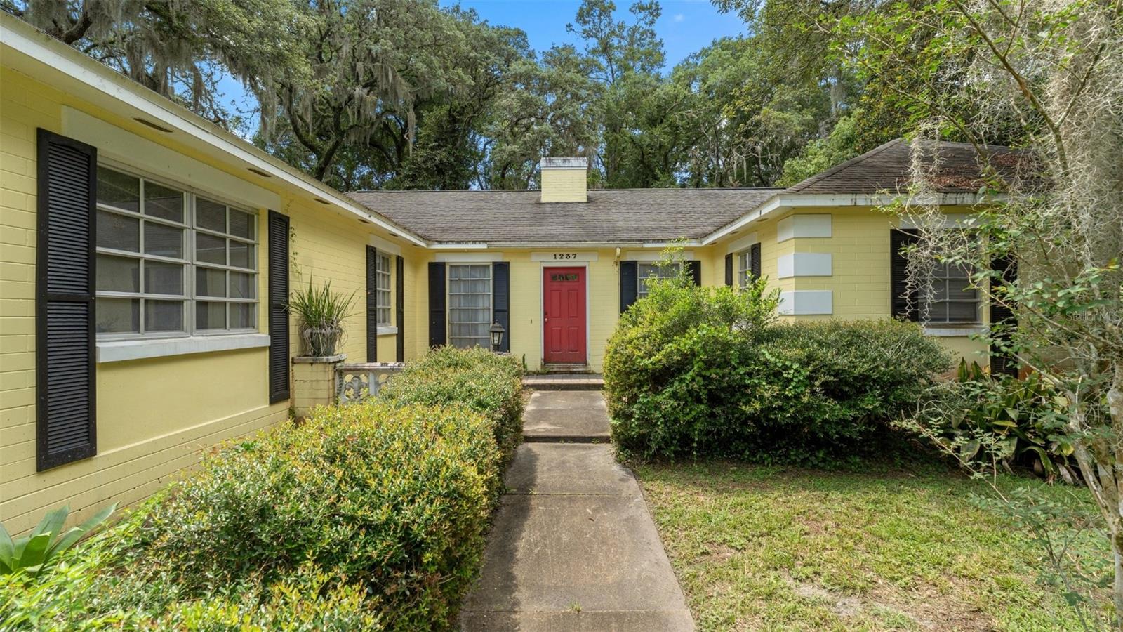 1237 CARDINAL LANE
