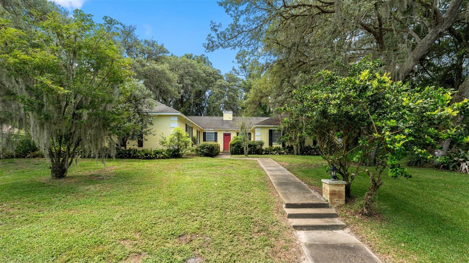 1237 CARDINAL LANE
