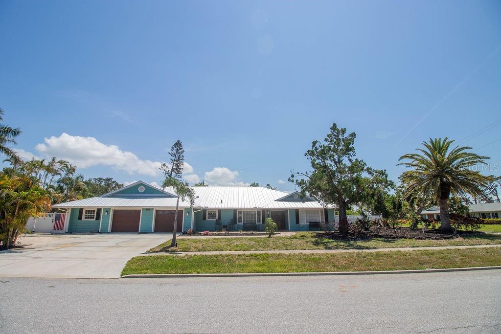 1021 ESTREMADURA DRIVE