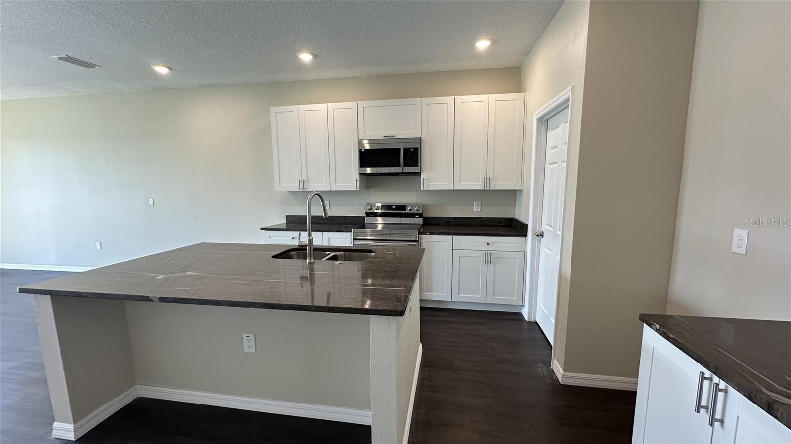 BRIDGEWATER CROSSING TOWNHOMES - Residential