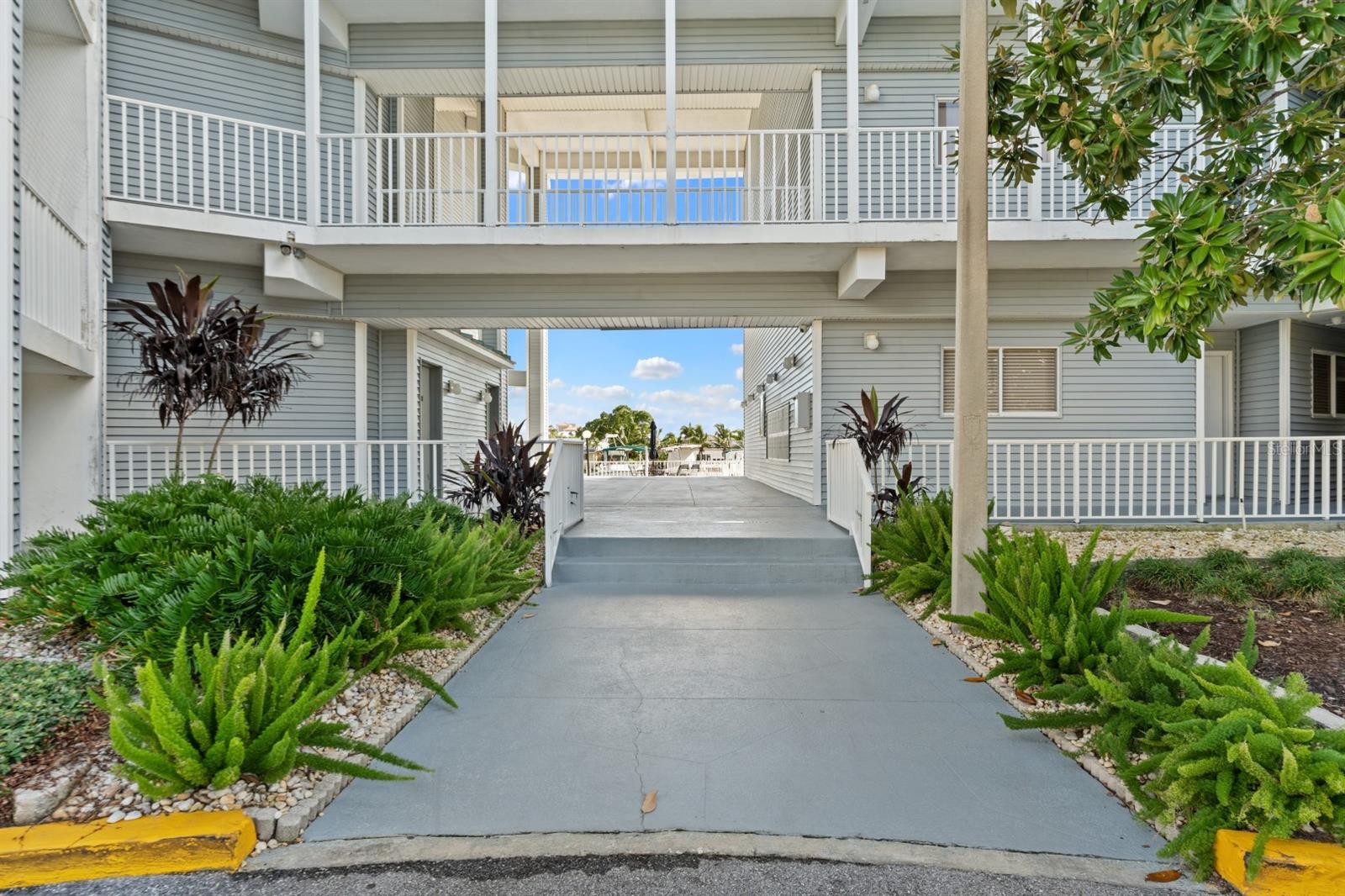 610 ISLAND WAY 408