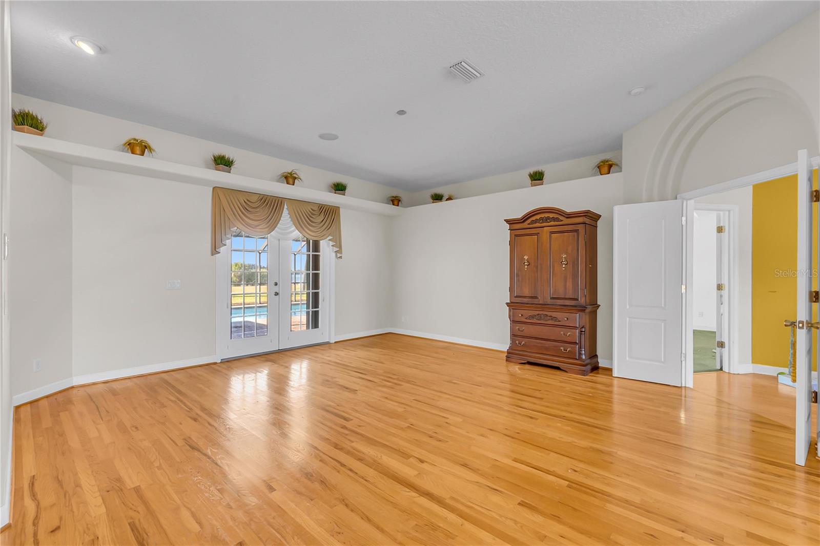 TUCKAWAY LAKE ESTATES - Residential