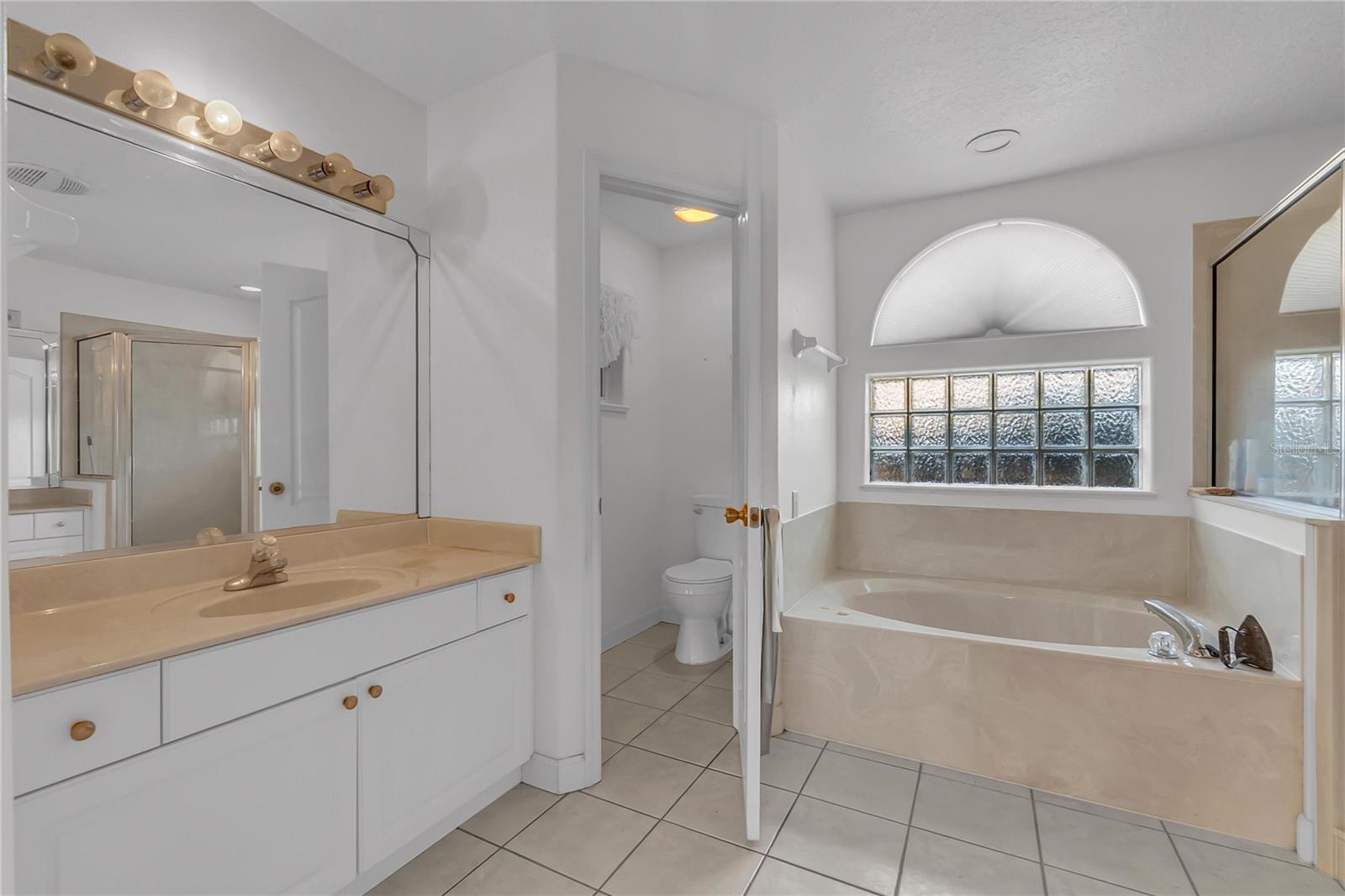 TUCKAWAY LAKE ESTATES - Residential