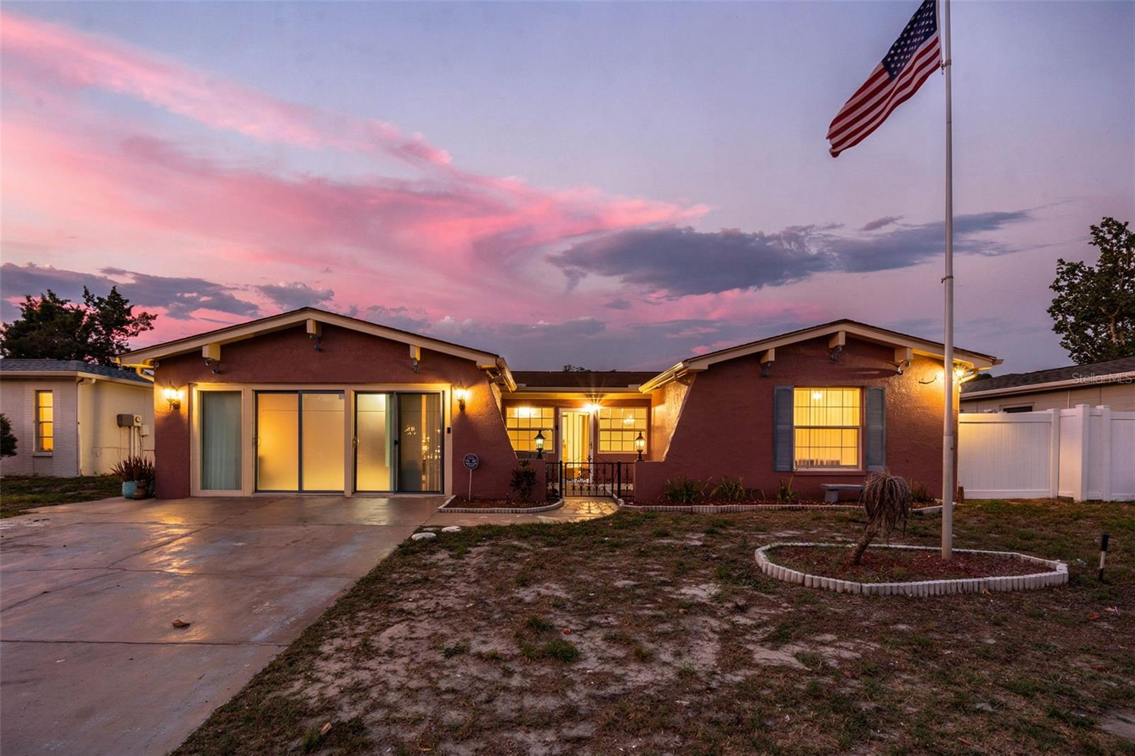 THE LAKES - Residential