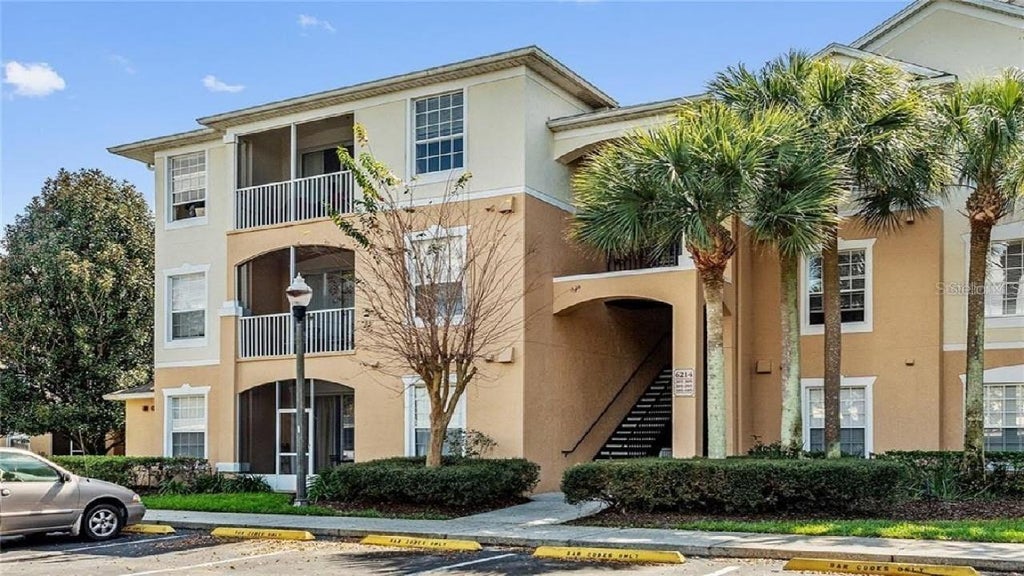 Photo of 6214 Stevenson Drive #201, Orlando, FL 32835 (MLS # O6436047)