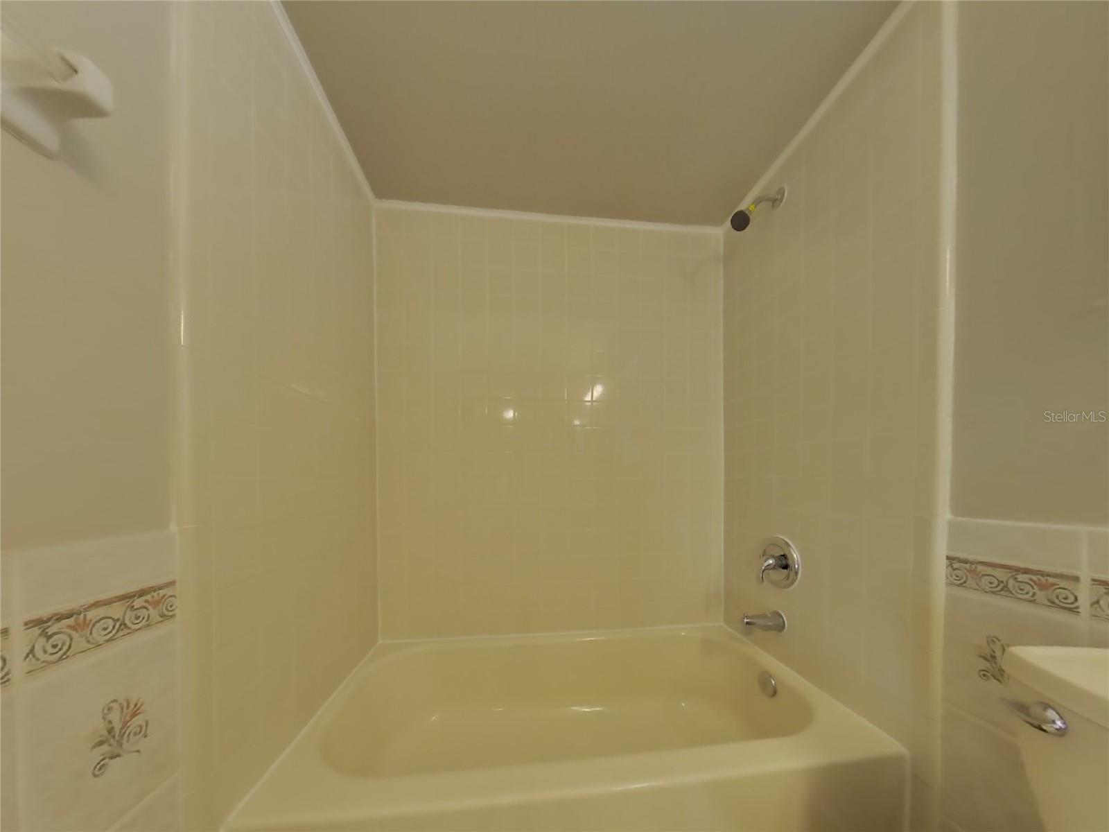 ORANGE GROVE PARK UNIT 4 - Residential Lease