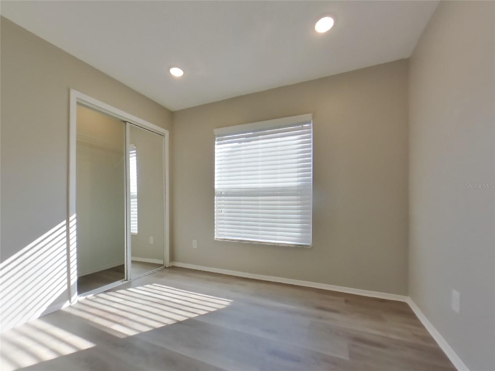 ORANGE GROVE PARK UNIT 4 - Residential Lease