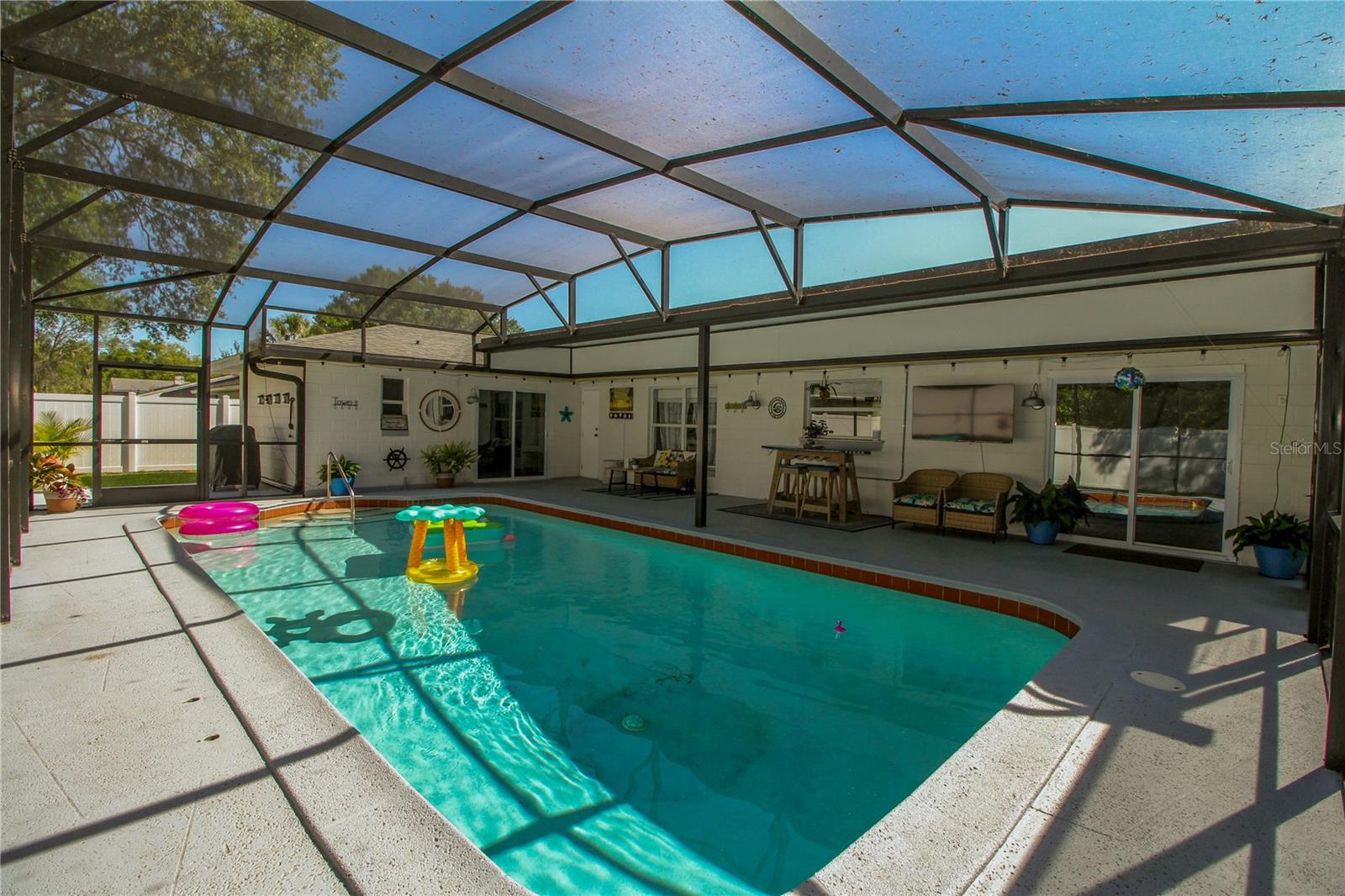 1529 GLASTONBERRY ROAD