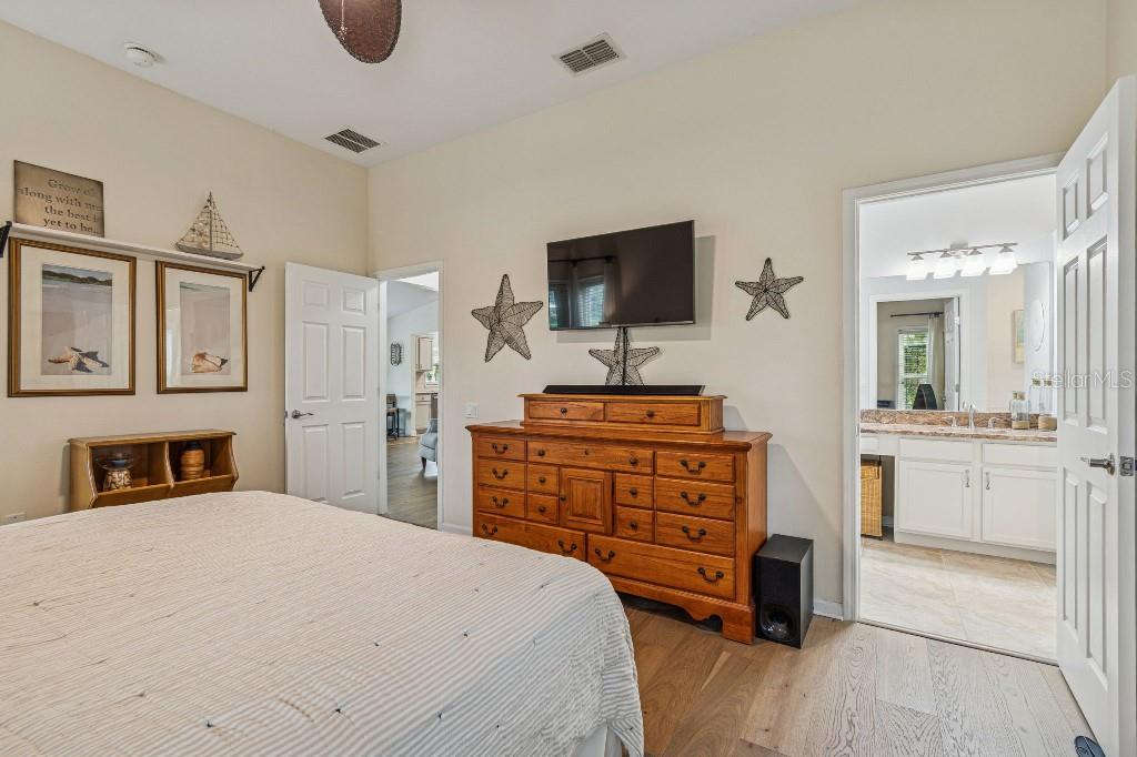 LEXINGTON OAKS VILLAGE 01 - Residential