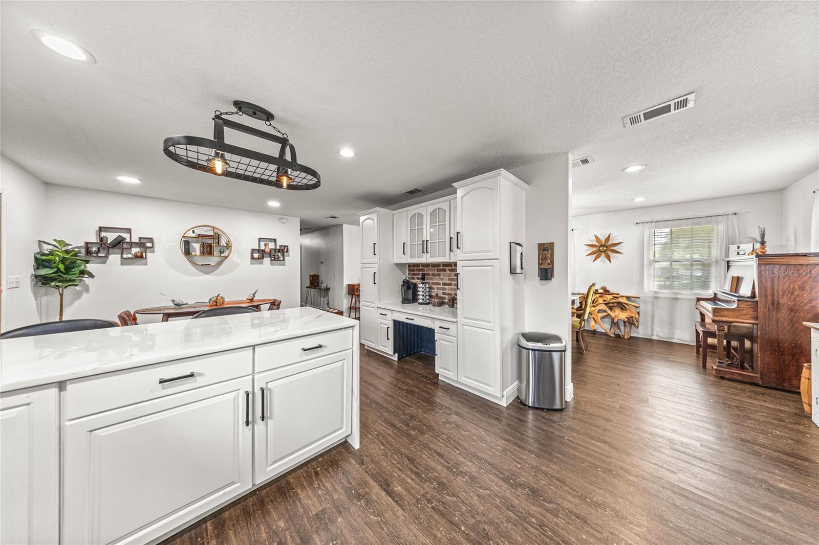 HOLCOMB ED - Residential