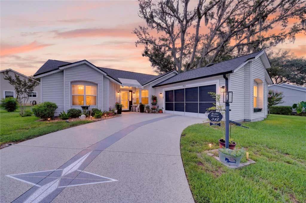 Photo of 313 Gonzales Place, Lady Lake, FL 32159 (MLS # G5115549)