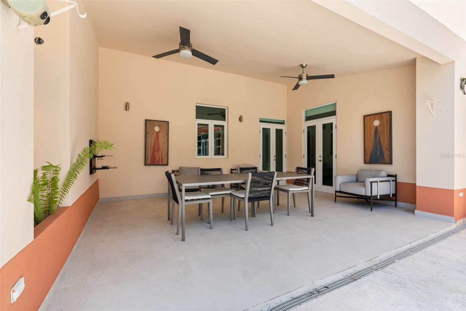 PASEO LAS PALMAS - Residential