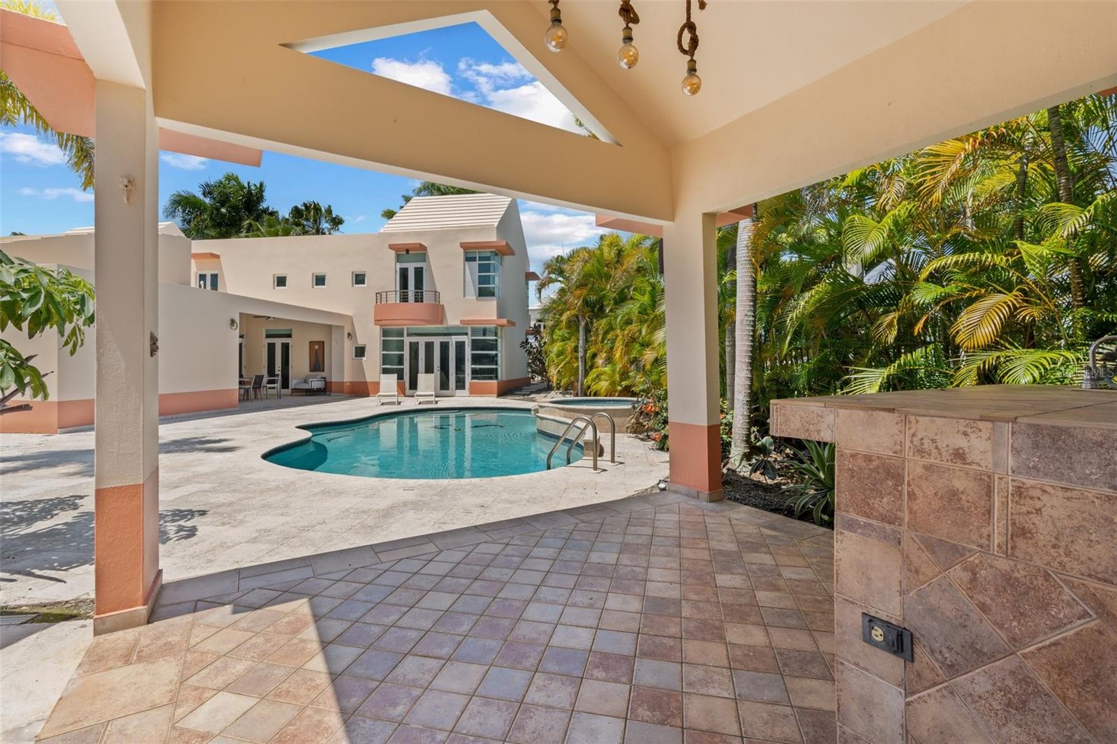 PASEO LAS PALMAS - Residential