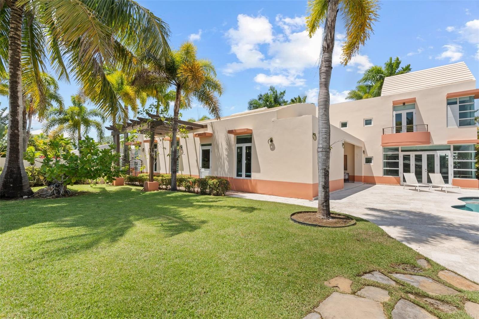 PASEO LAS PALMAS - Residential
