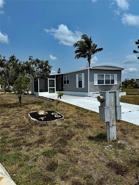 Manufactured Home in PORT CHARLOTTE FL 7591 SILAGE CIRCLE.jpg