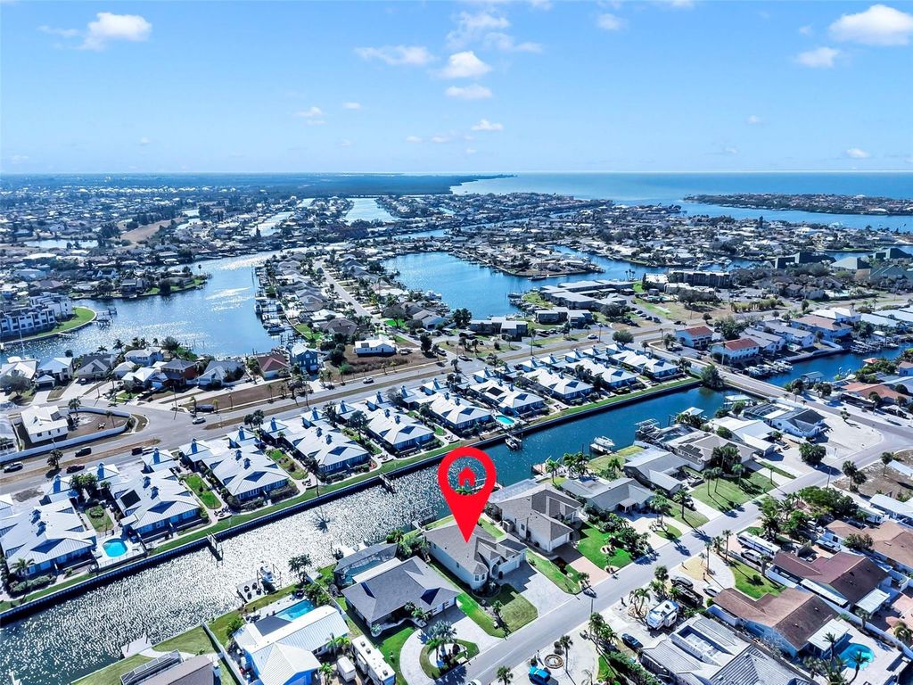 Photo of 916 Spindle Palm Way, Apollo Beach, FL 33572 (MLS # TB8474317)