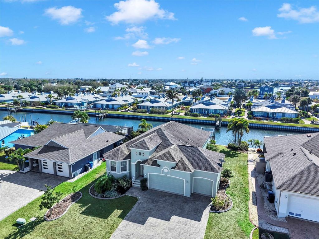 Photo of 916 Spindle Palm Way, Apollo Beach, FL 33572 (MLS # TB8474317)