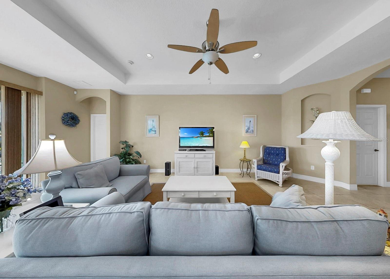 APOLLO BEACH UNIT 08 A RESUBDI - Residential