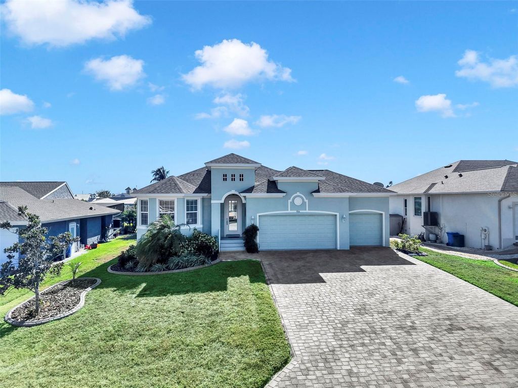 Photo of 916 Spindle Palm Way, Apollo Beach, FL 33572 (MLS # TB8474317)