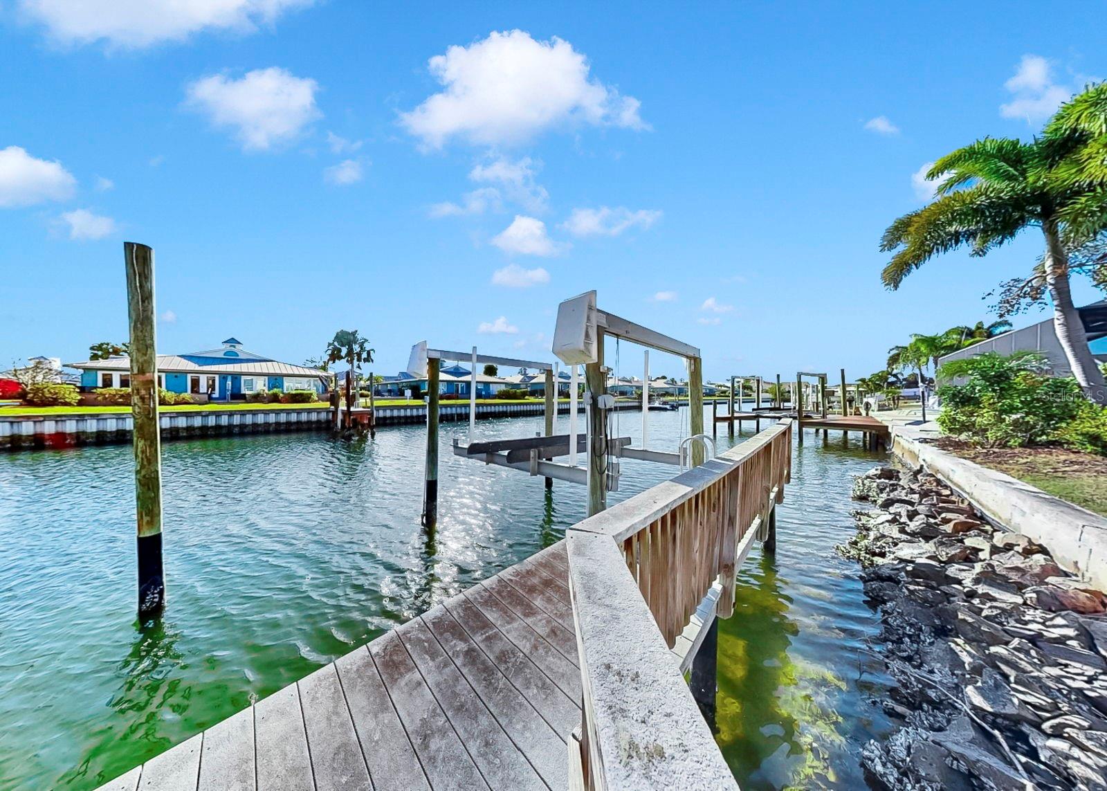 APOLLO BEACH UNIT 08 A RESUBDI - Residential