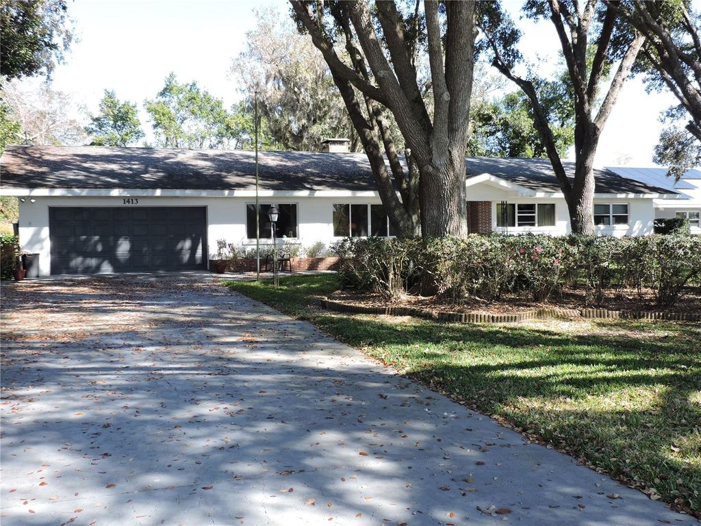 Photo of 1413 Highland Park Drive N, Lake Wales, FL 33898 (MLS # K4903300)