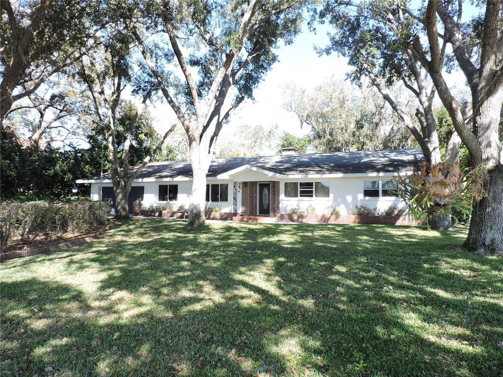Photo of 1413 Highland Park Drive N, Lake Wales, FL 33898 (MLS # K4903300)