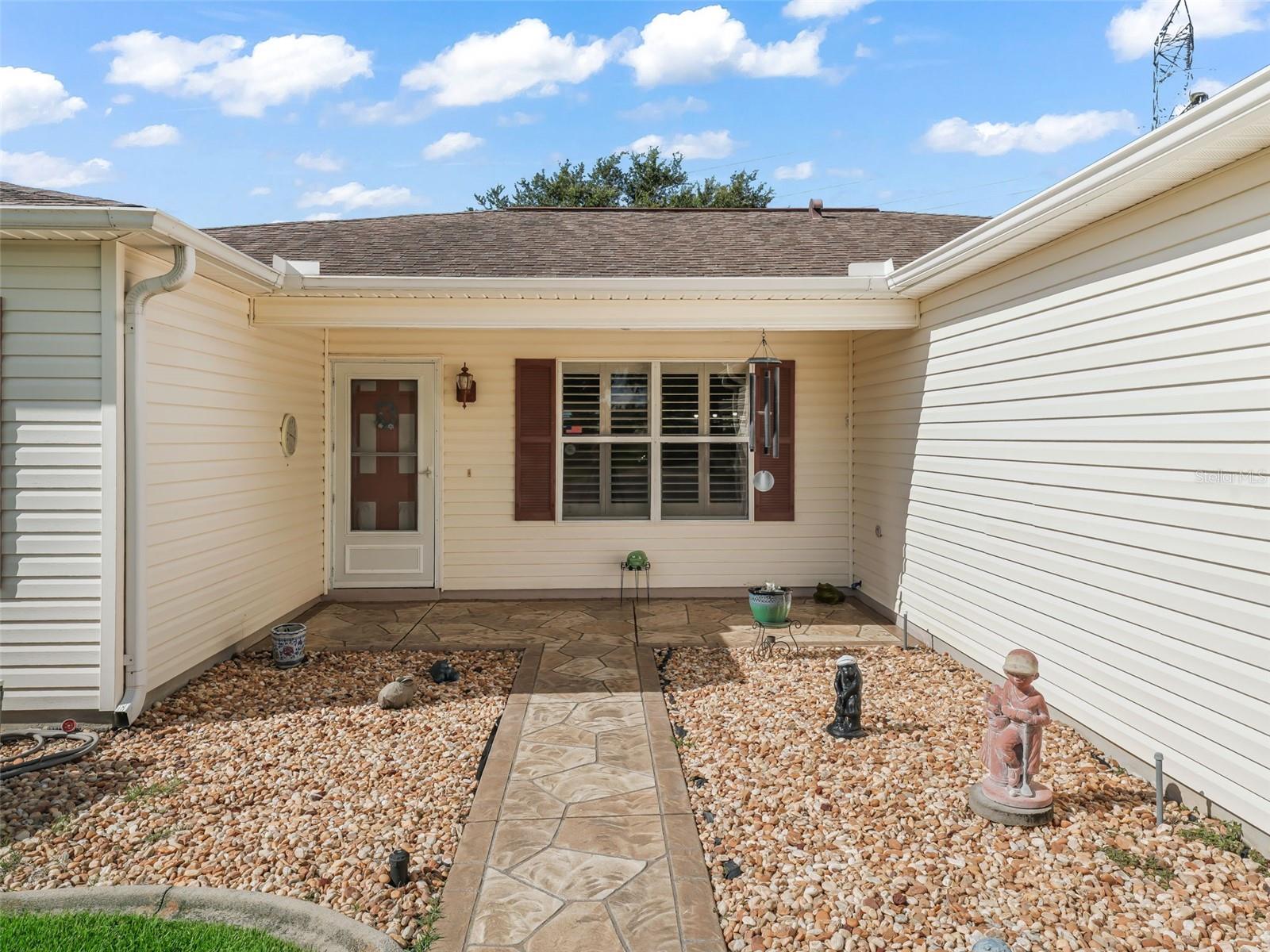 672 CAMINO DEL REY DRIVE