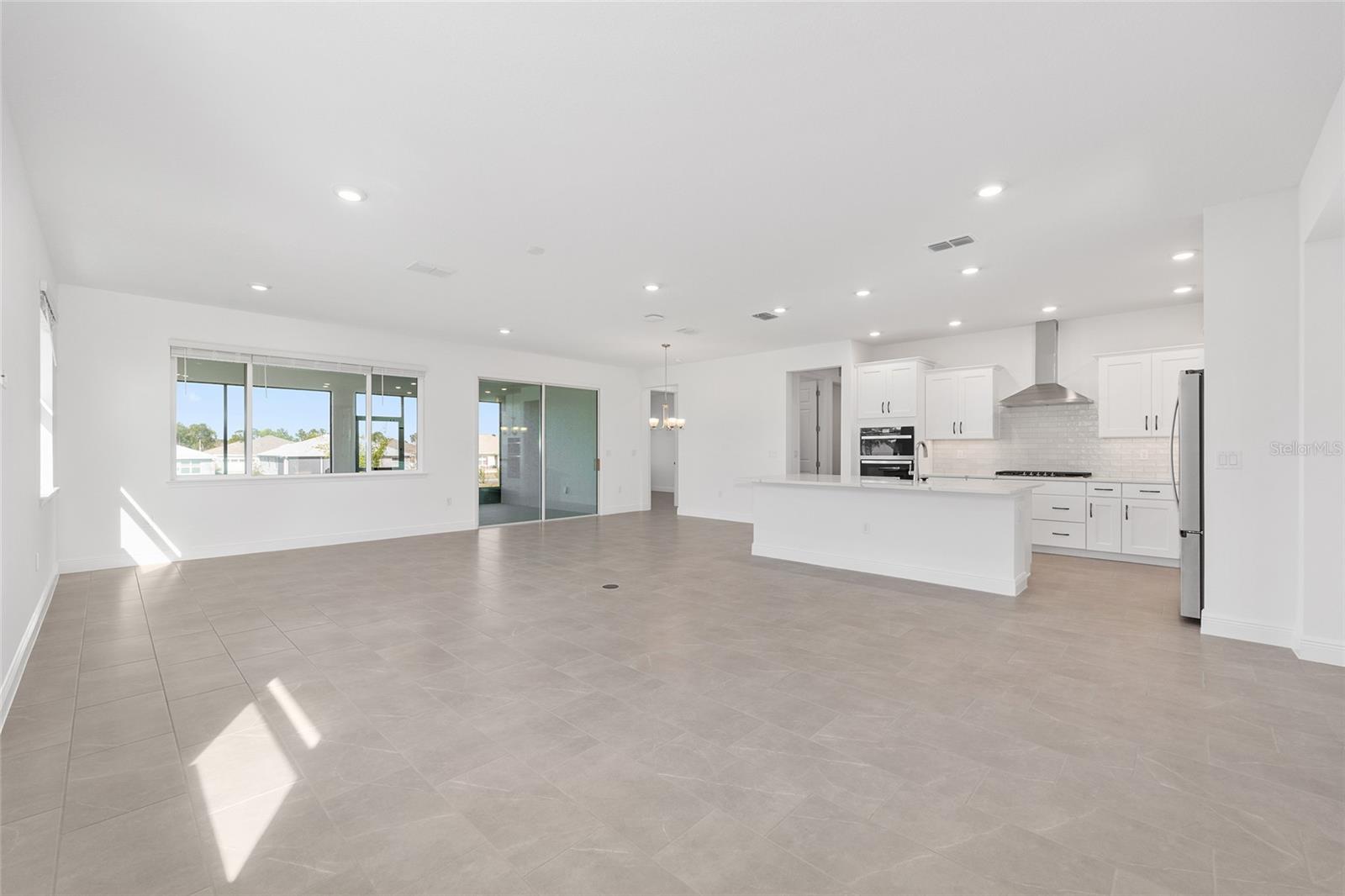 ON TOP OF THE WORLD - Residential