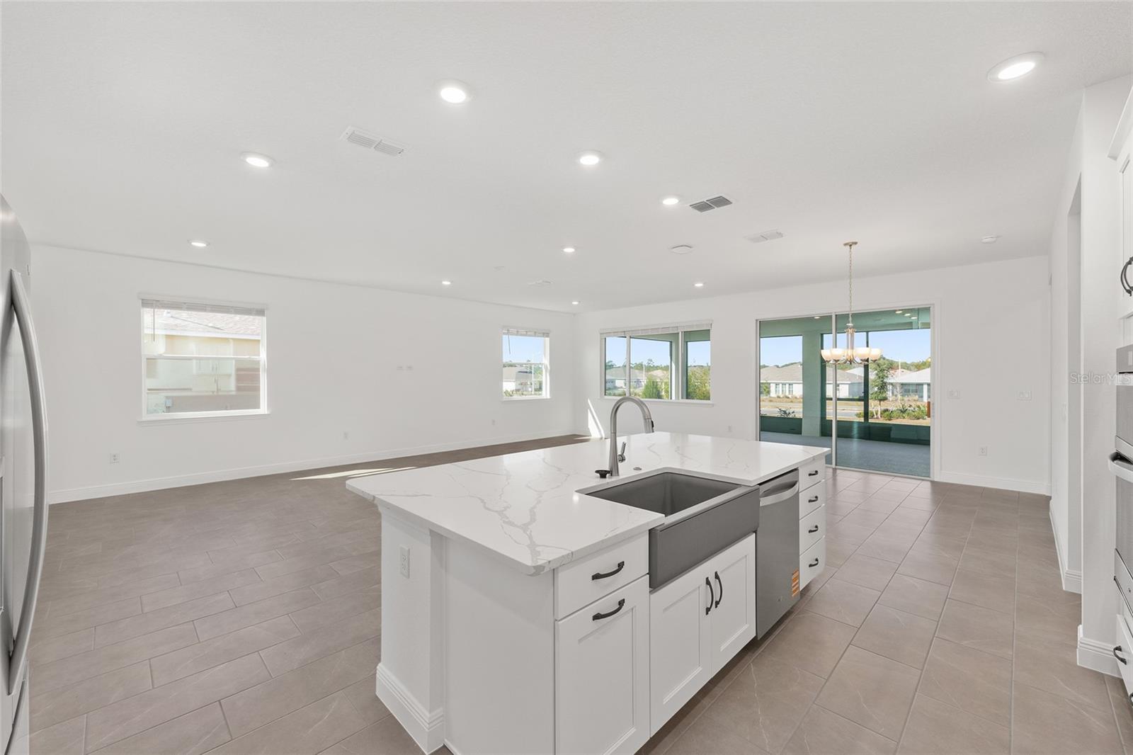 ON TOP OF THE WORLD - Residential