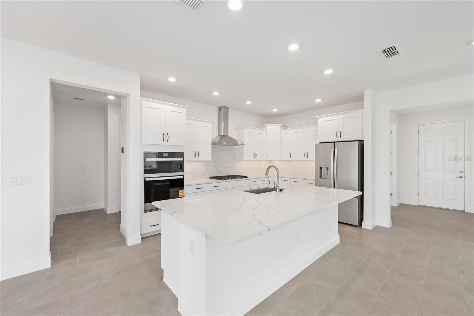 ON TOP OF THE WORLD - Residential