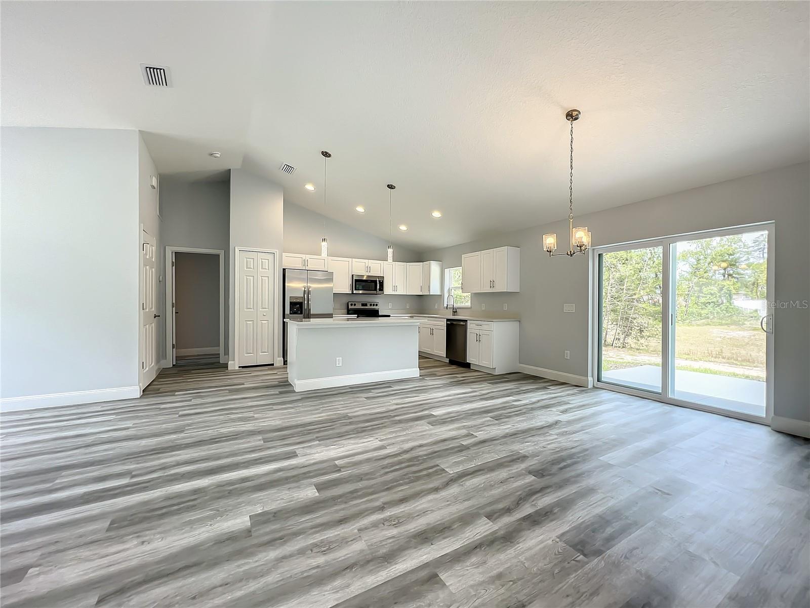 MARION OAKS UN 04 - Residential Lease