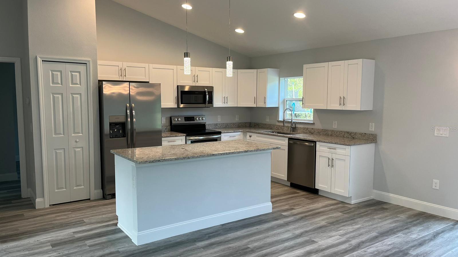 MARION OAKS UN 04 - Residential Lease