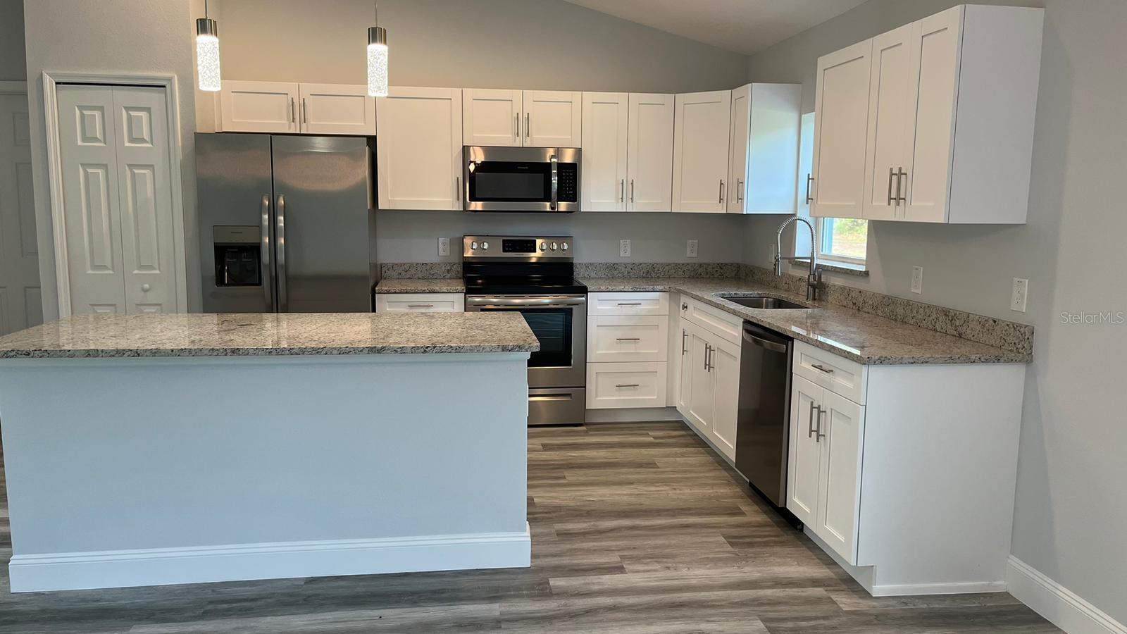 MARION OAKS UN 04 - Residential Lease