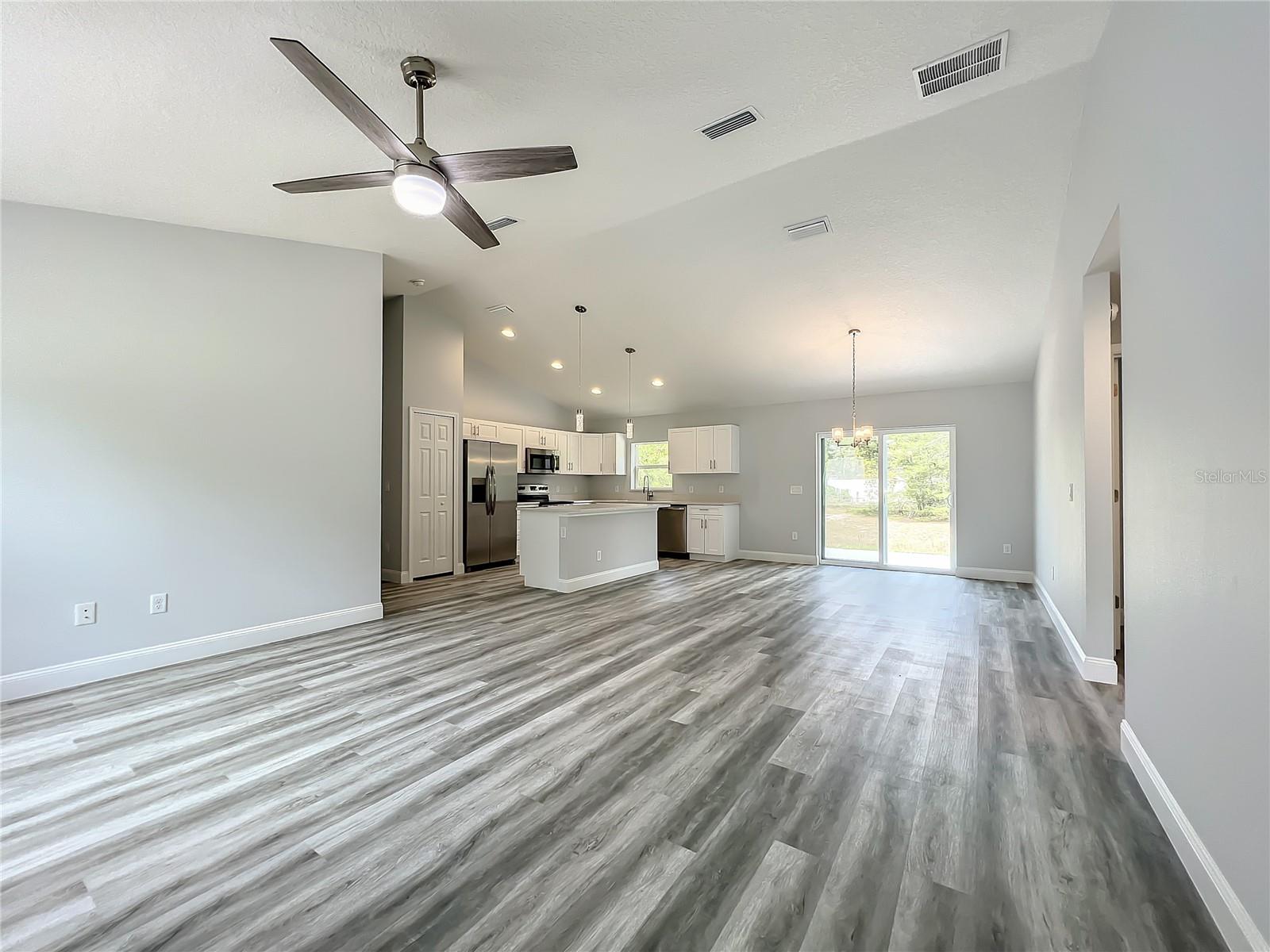 MARION OAKS UN 04 - Residential Lease