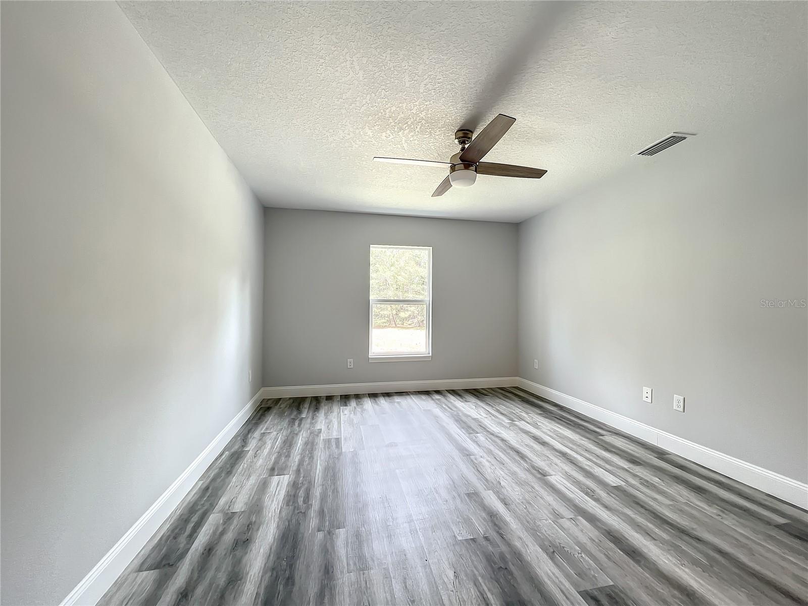 MARION OAKS UN 04 - Residential Lease